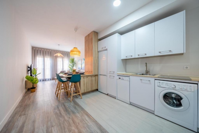 Cocina amplia con office