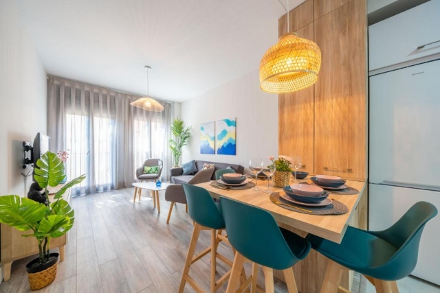 Sala amplia junto al office