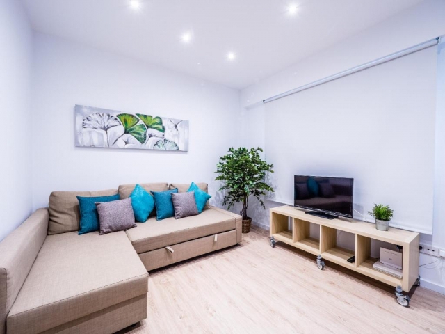 Sala amplia con sillones