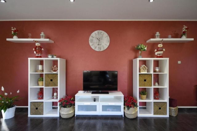 Sala amplia con tele