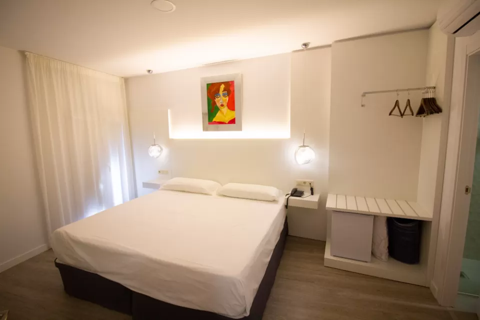 Deluxe King Size bed