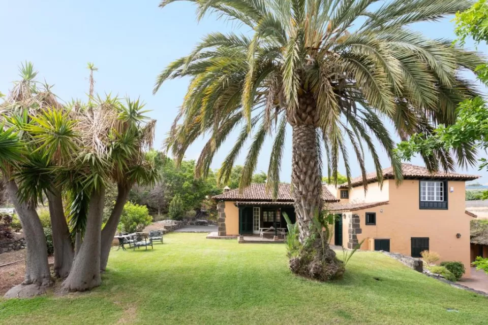 Pillow Abroad- La Casita