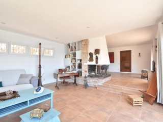 Grande chambre avec cheminée