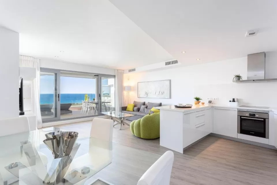 GHR Rentals- Janssun Cabopino Luxury Apartment