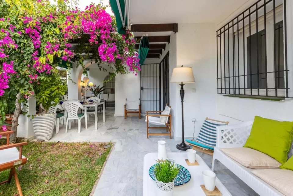 GHR Rentals- Lunamar 63 Apartment