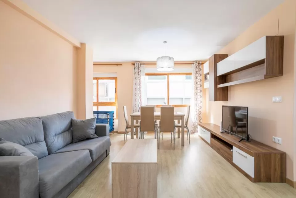 GHR Rentals- Gerona Apartment