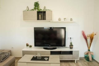 Sala amplia con tele