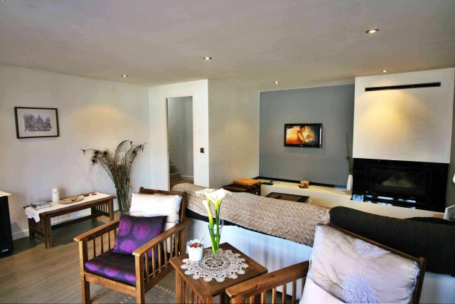 Sala amplia con tele