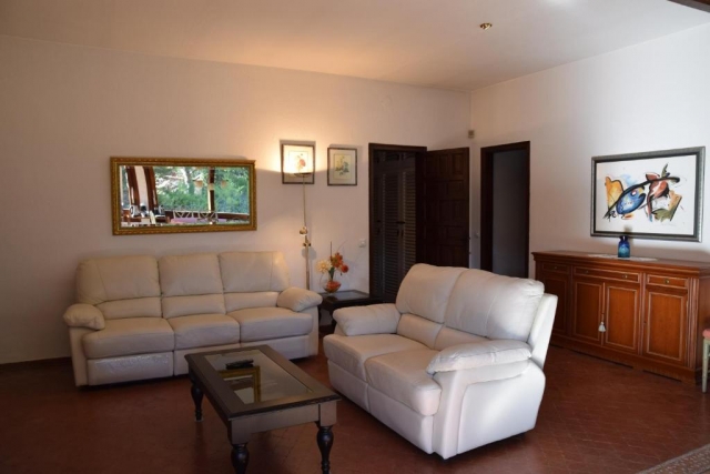 Sala de estar con sillones