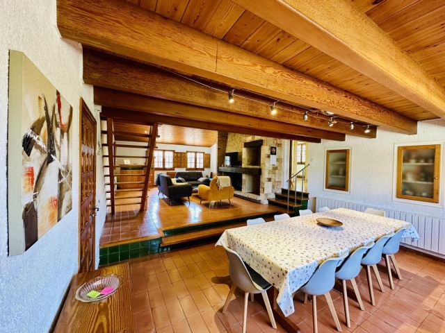 Sala de estar y mesa 