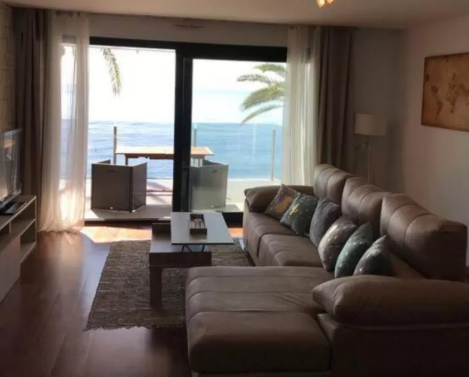 Lujoso apartamento enfrente del mar