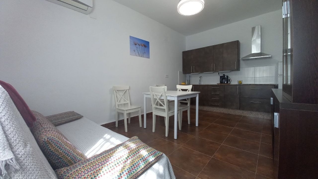 Sala con mesa