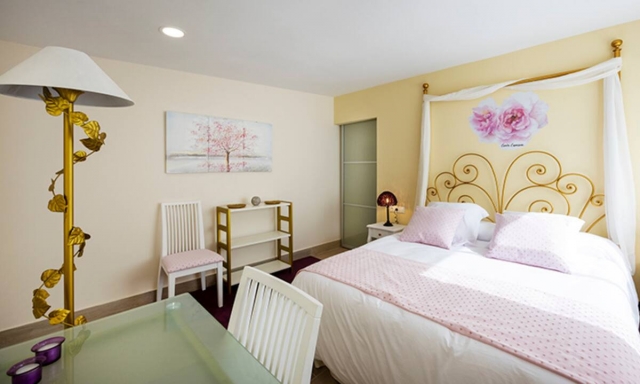 Damascena cama agradable