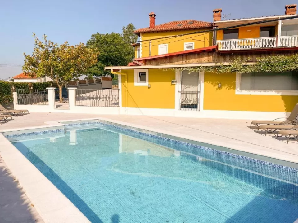 45 Espectacular casa con piscina y jardín