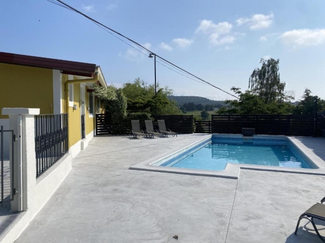 46 Precioso apartamento con jardín y piscina