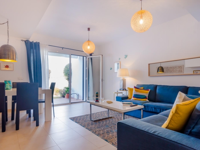 Sala amplia con sillones 