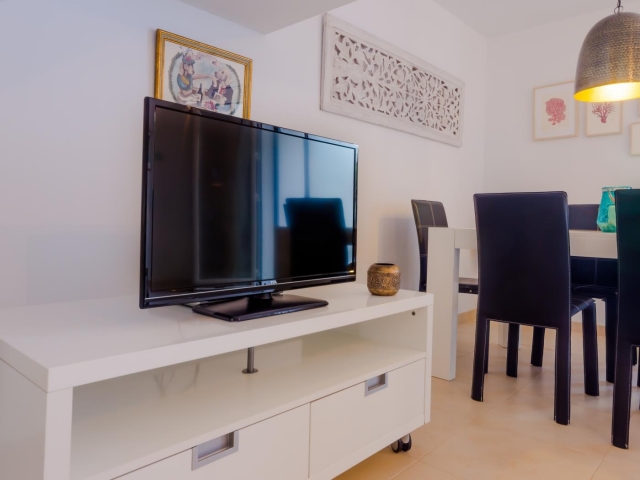 Sala de estar con mueble