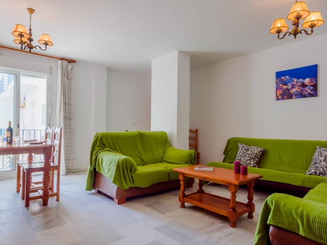 Sala amplia con sillones
