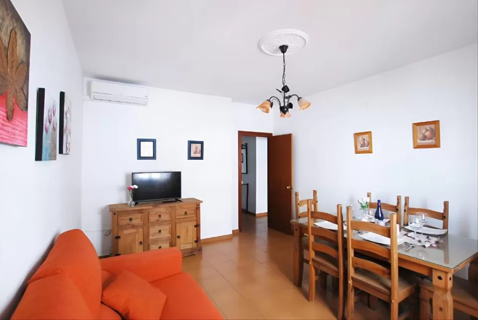 Apartamentos Garaje y AC Solo familias Izqda 2