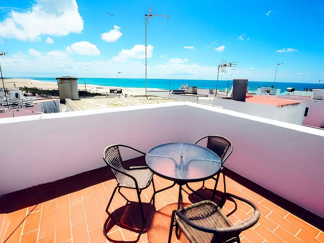 Apartamento junto al mar con azotea comunitaria I