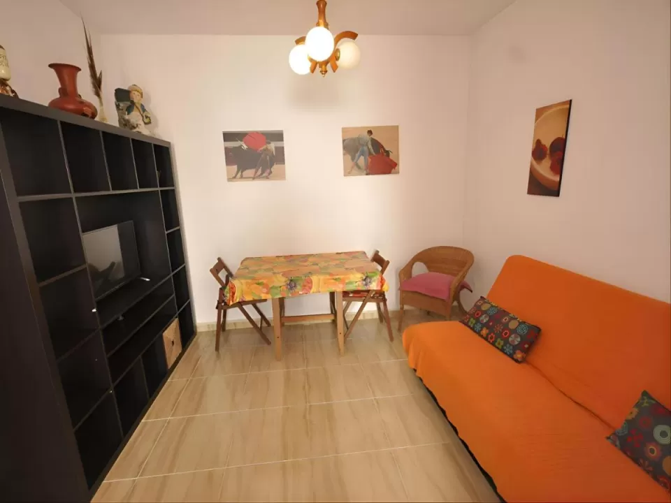 Apartamento con patio interior solo familia pareja