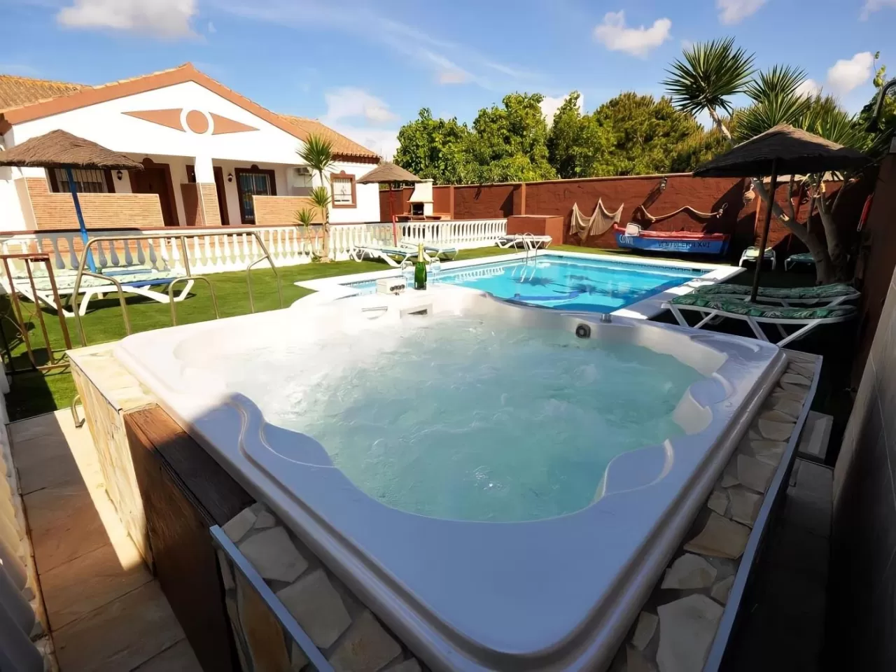 Chalet piscina jacuzzi compartido Solo Familia III