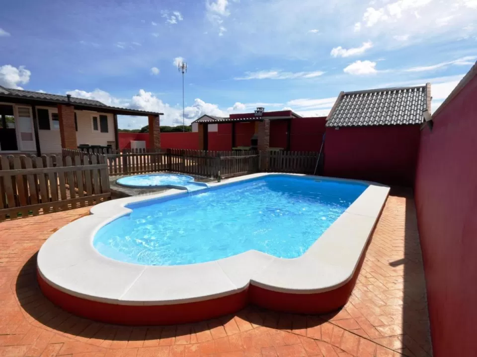 Bungalows con jacuzzi y piscina II