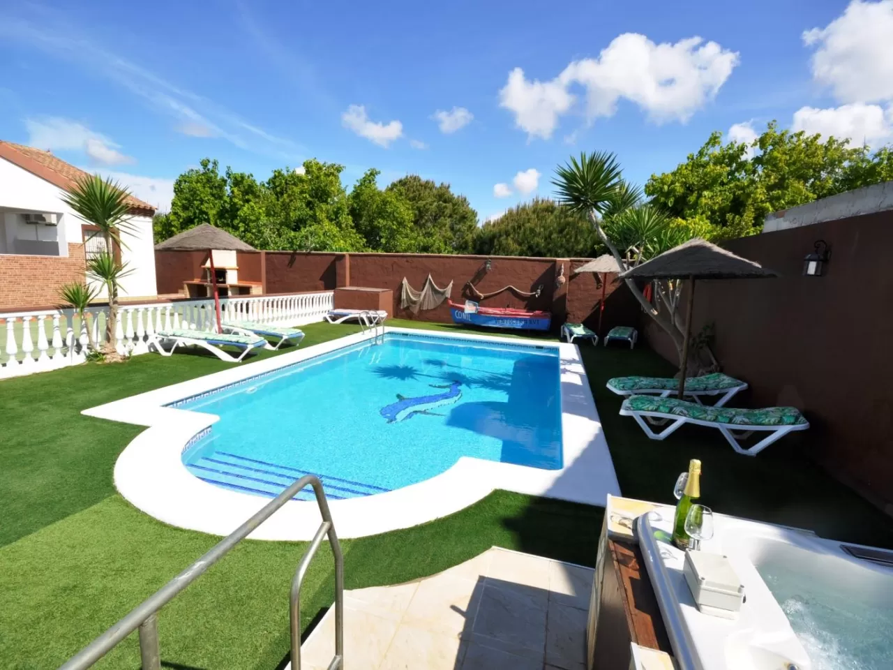 Chalet piscina jacuzzi compartido Solo Familia IV