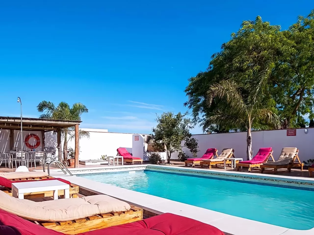 Apartamento con piscina compartida A