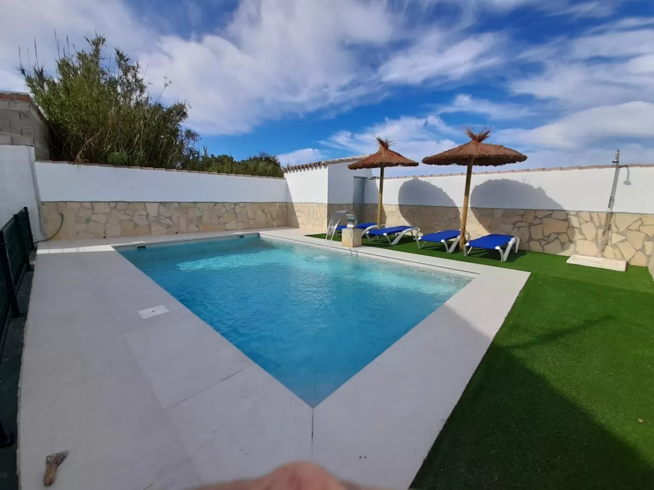 Chalet con piscina compartido Solo Familia I
