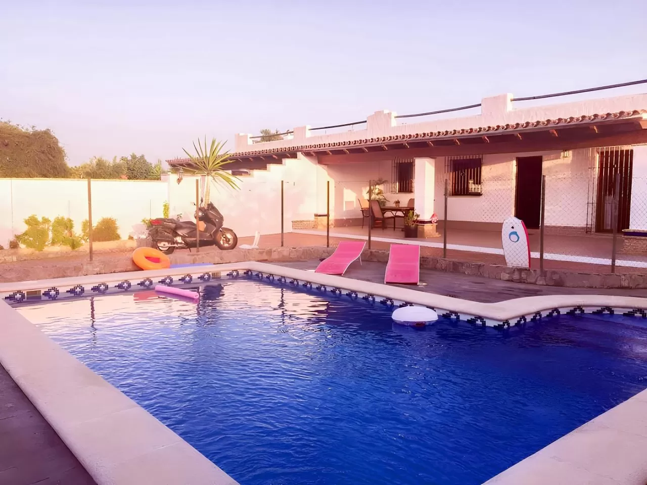 Chalet con piscina privada para familias y parejas