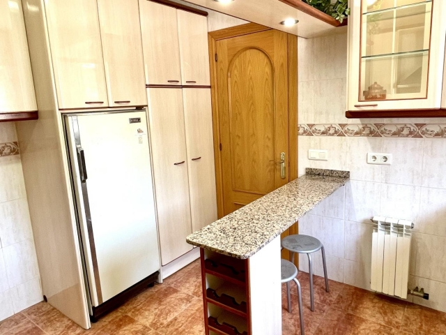 Cocina completa con barra