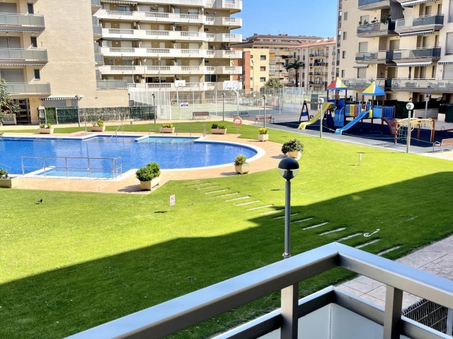 Apartbeach Maldivas vista piscina y jardín
