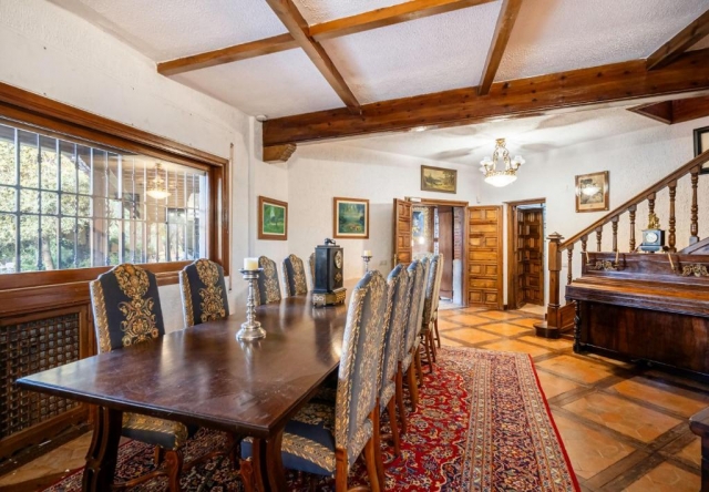 Sala amplia con comedor 