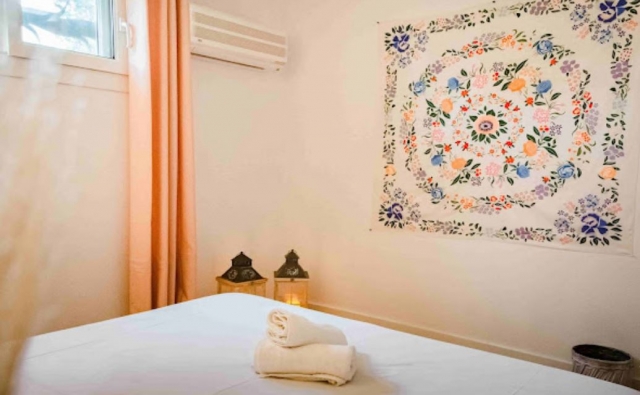 Detalles frente a la cama