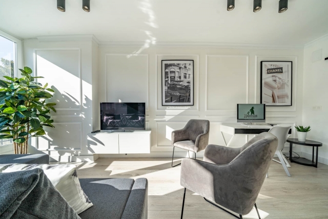 Sala de estar y cuadros