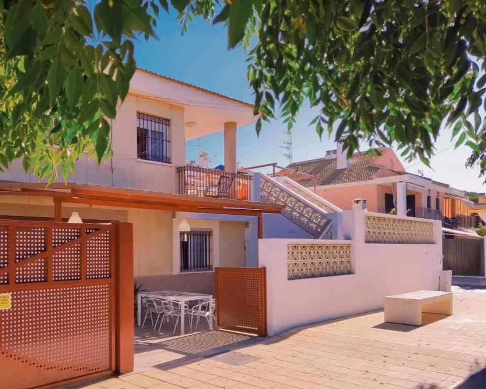 Dos casas juntas y patio común a 25m de la playa