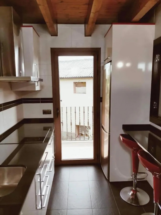 Cocina con balcon 