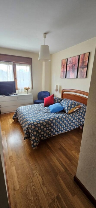 Dormitorio amplio con tele 