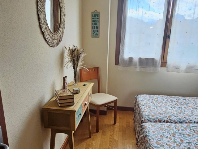 A los pies de la cama