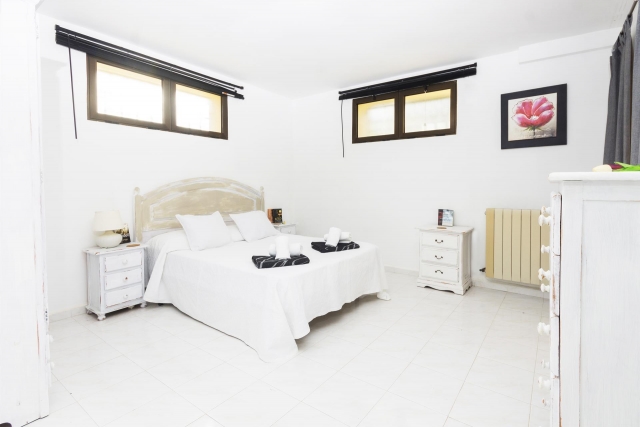 Dormitorio blanco grande
