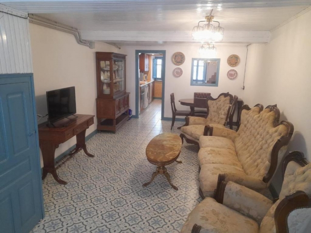 Sala amplia con sillones