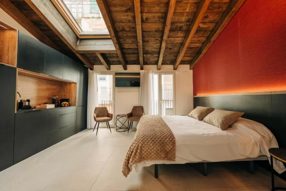 Suite 3 grand lit et bain tourbillon