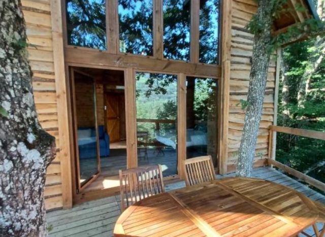 Amplio exterior con terraza