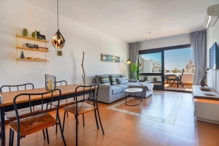 Sala amplia con salida