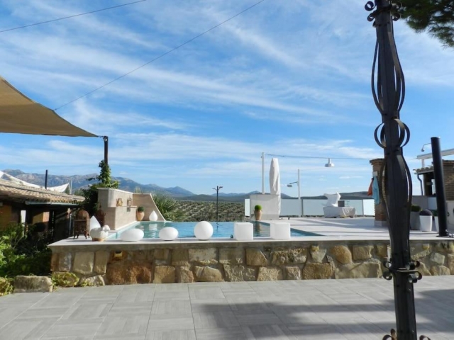 Jardines y Piscina