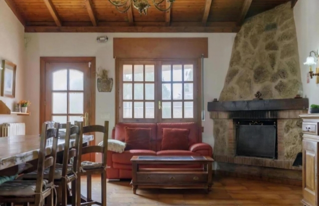 Salon con chimenea