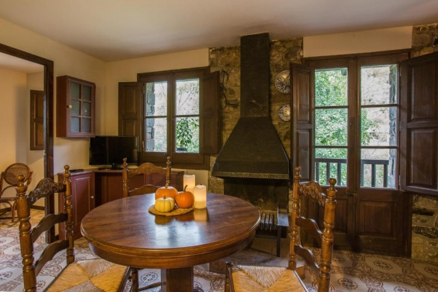 Comedor y chimenea