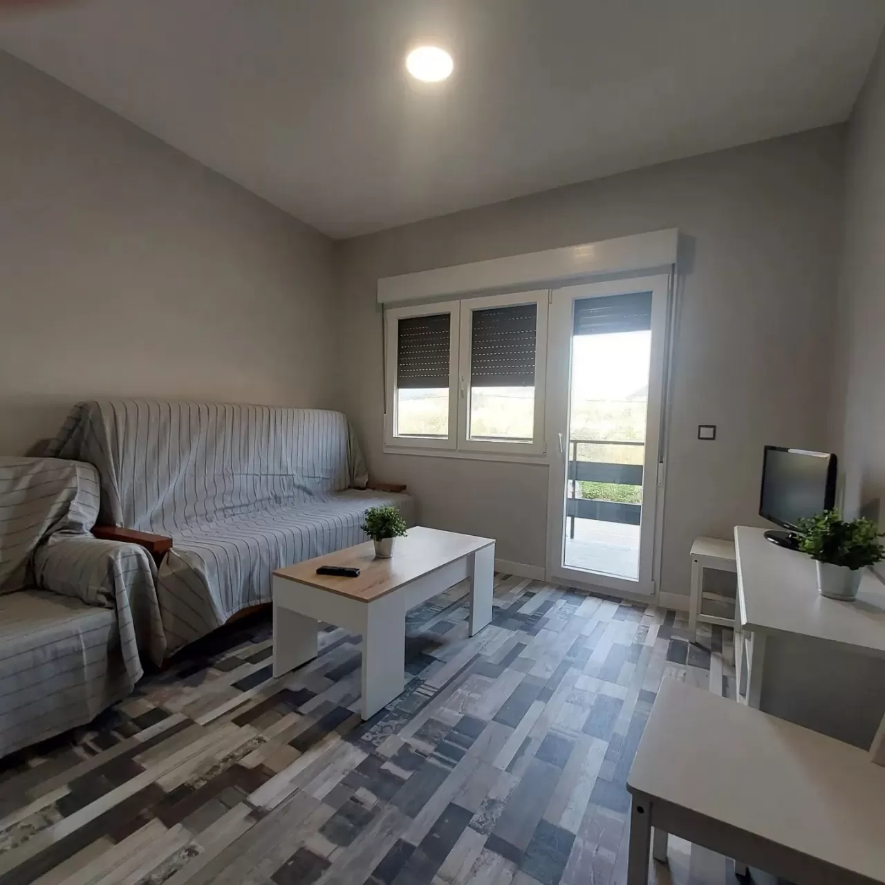 APARTMENT THE PUNCTUAL 1st left