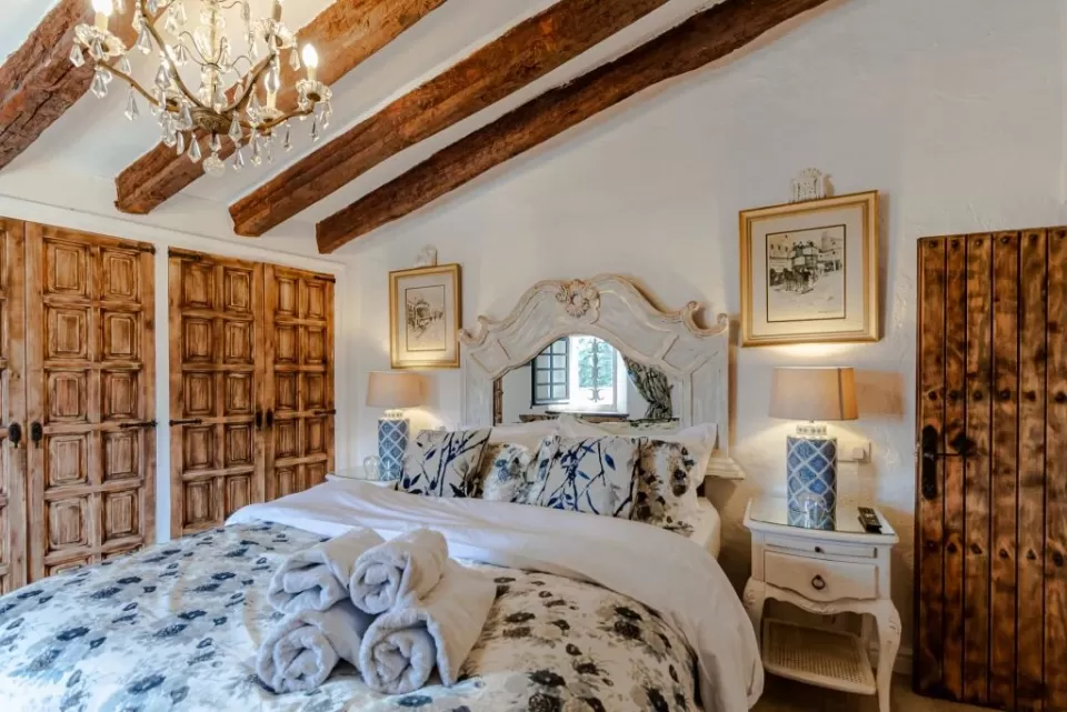 Catalan room